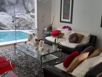 VENTA  CASA  DE TRES PISOS EN SOL DE  LA MOLINA CON PISCINA - EN CONDOMINIO DE 5 CASAS