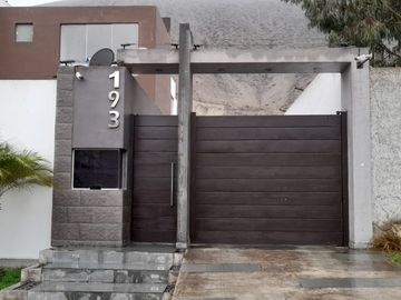 VENTA  CASA  DE TRES PISOS EN SOL DE  LA MOLINA CON PISCINA - EN CONDOMINIO DE 5 CASAS
