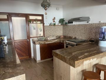 VENTA O ALQUILER CASA  DE PLAYA DE TRES PISOS EN PLAYA LOS PULPOS LURIN