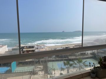 VENTA O ALQUILER CASA  DE PLAYA DE TRES PISOS EN PLAYA LOS PULPOS LURIN