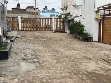 VENTA O ALQUILER CASA  DE PLAYA DE TRES PISOS EN PLAYA LOS PULPOS LURIN