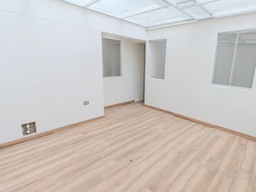 VENTA DEPARTAMENTO  EN PRIMER PISO ELEVADO EN TAMBO DE MONTERRRICO CON 2 COCHERAS