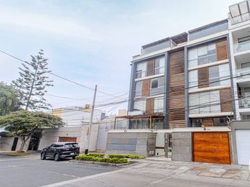 VENTA DEPARTAMENTO  EN PRIMER PISO ELEVADO EN TAMBO DE MONTERRRICO CON 2 COCHERAS