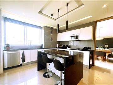 DEPARTAMENTO EN VENTA CON VISTAS Y MUCHA LUZ NATURAL · BOSQUE DE LAS LOMAS