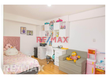 Amplio Y Exclusivo Triplex Semi Amoblado Cerca Al Malecón De Miraflores Y Parque Kennedy