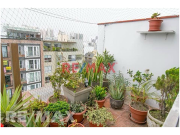 Amplio Y Exclusivo Triplex Semi Amoblado Cerca Al Malecón De Miraflores Y Parque Kennedy