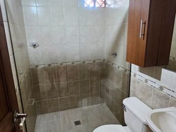 SE RENTA CASA,RIONEGRO,SAN ANTONIO