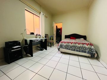¡OCASIÓN! BONITA CASA DE 3 PISOS EN QUINTA