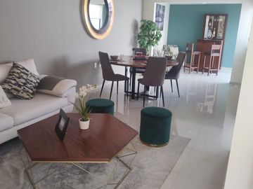 Casa en venta en Fracc. Nuevo Villa Verde con Habitacion o estudio en Planta Baja.
