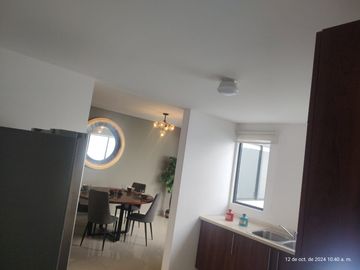 Casa en venta en Fracc. Nuevo Villa Verde con Habitacion o estudio en Planta Baja.
