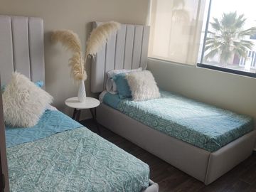 Casa en venta en Fracc. Nuevo Villa Verde con Habitacion o estudio en Planta Baja.