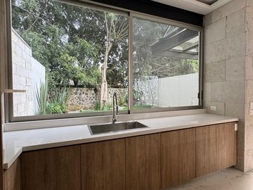 Casa en venta con alberca Paloma de la paz.
