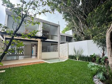 Casa en venta con alberca Paloma de la paz.