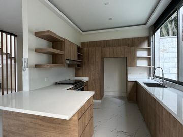 Casa en venta con alberca Paloma de la paz.