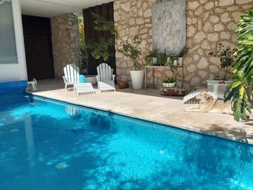 SE VENDE CASA RESIDENCIA EN EL CAMPANARIO QUERÉTARO CON ALBERCA FRENTE A PARQUE CON LAGOS