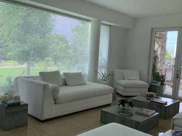 SE VENDE CASA RESIDENCIA EN EL CAMPANARIO QUERÉTARO CON ALBERCA FRENTE A PARQUE CON LAGOS