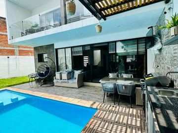 Casa en venta con alberca y seguridad