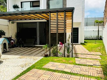 Casa en venta con alberca y seguridad