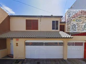 CASA EN VENTA CON EXCELENTE UBICACIÓN, EN FRACC. JARDÍNES DE VIRGINIA, BOCA DEL RÍO , VERACRUZ.
