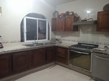 CASA EN VENTA CON EXCELENTE UBICACIÓN, EN FRACC. JARDÍNES DE VIRGINIA, BOCA DEL RÍO , VERACRUZ.