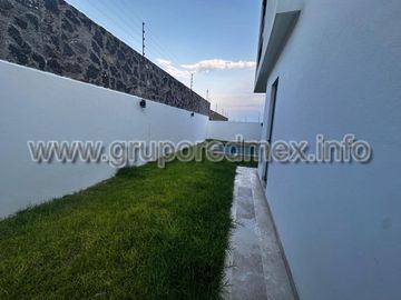 Casa en venta en Condominio dentro de Fraccionamiento La Espiga, Queretaro