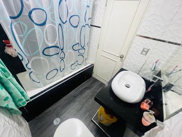 VENTA AMPLIO DEPARTAMENTO EN LAS GARDENIAS - SURCO