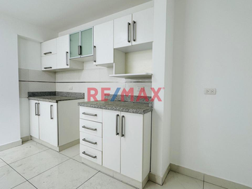 Se Vende Iluminado Depa Con Balcon Tipo Duplex Con Azotea Libre (Aires) Bonita Vista Y Zona Segura