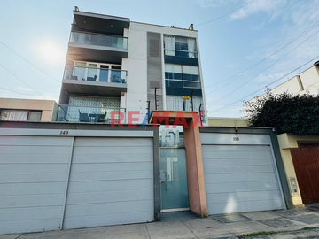 Se Vende Iluminado Depa Con Balcon Tipo Duplex Con Azotea Libre (Aires) Bonita Vista Y Zona Segura