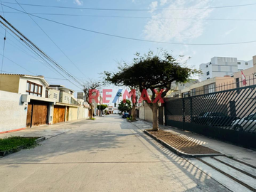 Se Vende Iluminado Depa Con Balcon Tipo Duplex Con Azotea Libre (Aires) Bonita Vista Y Zona Segura