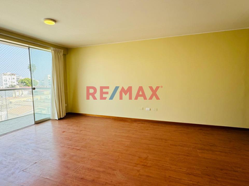 Se Vende Iluminado Depa Con Balcon Tipo Duplex Con Azotea Libre (Aires) Bonita Vista Y Zona Segura