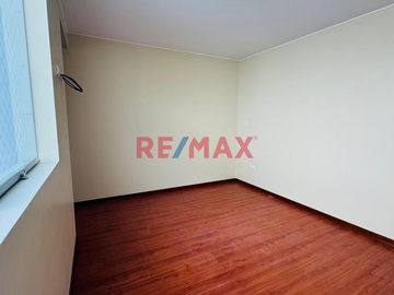 Se Vende Iluminado Depa Con Balcon Tipo Duplex Con Azotea Libre (Aires) Bonita Vista Y Zona Segura