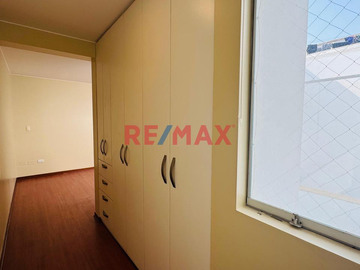 Se Vende Iluminado Depa Con Balcon Tipo Duplex Con Azotea Libre (Aires) Bonita Vista Y Zona Segura