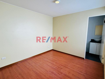 Se Vende Iluminado Depa Con Balcon Tipo Duplex Con Azotea Libre (Aires) Bonita Vista Y Zona Segura