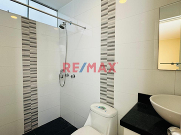Se Vende Iluminado Depa Con Balcon Tipo Duplex Con Azotea Libre (Aires) Bonita Vista Y Zona Segura