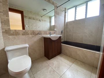 Venta de Casa Rentera, en El Sector de La Gonzales Suarez
