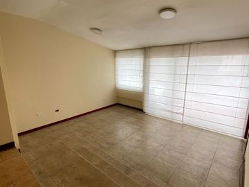 Venta de Casa Rentera, en El Sector de La Gonzales Suarez