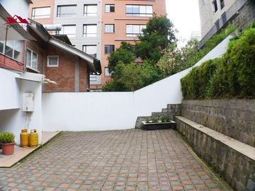 Venta de Casa Rentera, en El Sector de La Gonzales Suarez
