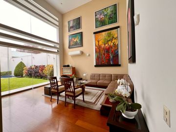 VENDO LINDA CASA CON PISCINA URB. SOL DE LA MOLINA