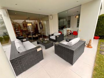VENDO LINDA CASA CON PISCINA URB. SOL DE LA MOLINA
