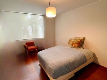 VENDO LINDA CASA CON PISCINA URB. SOL DE LA MOLINA