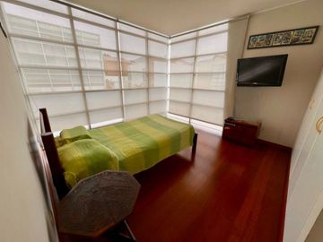 VENDO LINDA CASA CON PISCINA URB. SOL DE LA MOLINA
