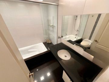 VENDO LINDA CASA CON PISCINA URB. SOL DE LA MOLINA