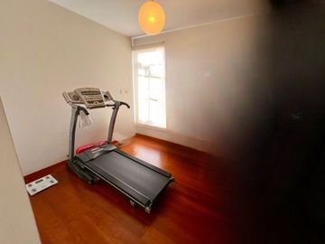 VENDO LINDA CASA CON PISCINA URB. SOL DE LA MOLINA