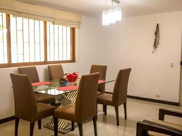 OPORTUNIDAD!  Venta de Amplio Departamento, Ancón