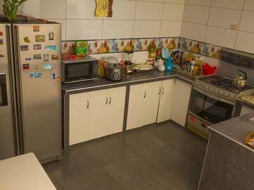 OPORTUNIDAD!  Venta de Amplio Departamento, Ancón