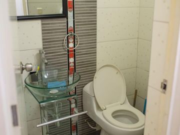 OPORTUNIDAD!  Venta de Amplio Departamento, Ancón