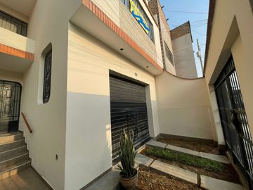 VENTA DE CASA CON LOCAL COMERCIAL – TRES PISOS- CARABAYLLO