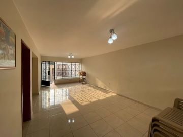 VENTA DE CASA CON LOCAL COMERCIAL – TRES PISOS- CARABAYLLO