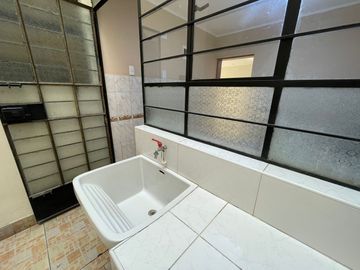 VENTA DE CASA CON LOCAL COMERCIAL – TRES PISOS- CARABAYLLO
