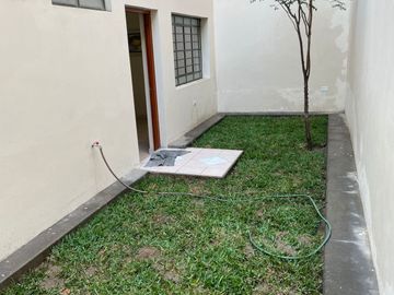 VENTA DE CASA CON LOCAL COMERCIAL – TRES PISOS- CARABAYLLO